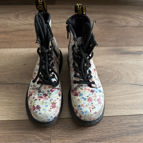 Dr. Martens Delaney Kids Girls White Floral Print Lace Up Combat Boots Size 11 - Picture 4 of 10
